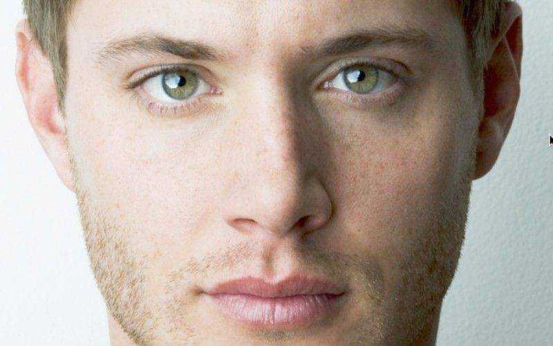 Chắc hẳn đôi mắt xanh màu xanh lá cùng hàng mi cong dài của Jensen Ackles là nơi mà bất kỳ cô nàng nào cũng muốn được ngã gục vào