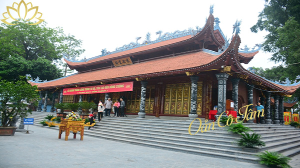 Kinh nghiệm sắm lễ đền Mẫu Đông Cuông: Danh sách vật lễ và văn khấn