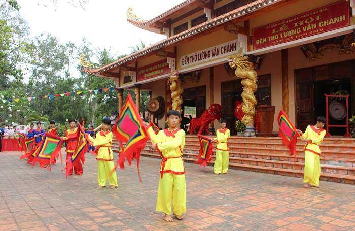 đến lễ hội đền Lương Văn Chánh - du lịch Phú Yên mùa nào đẹp