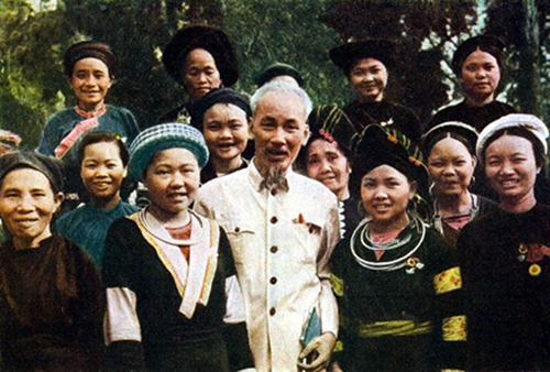 Mối quan hệ giữa văn hóa và chính trị trong tư tưởng Hồ Chí Minh