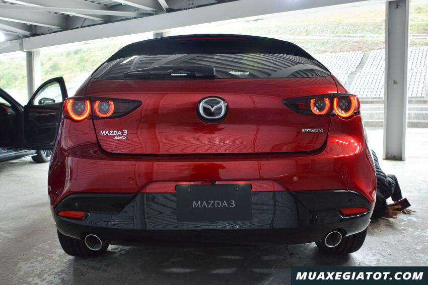 duoi xe mazda 3 2020 ra mat malaysia Xetot com 5 Đánh giá xe Mazda 3 2021 kèm giá bán khuyến mãi #1