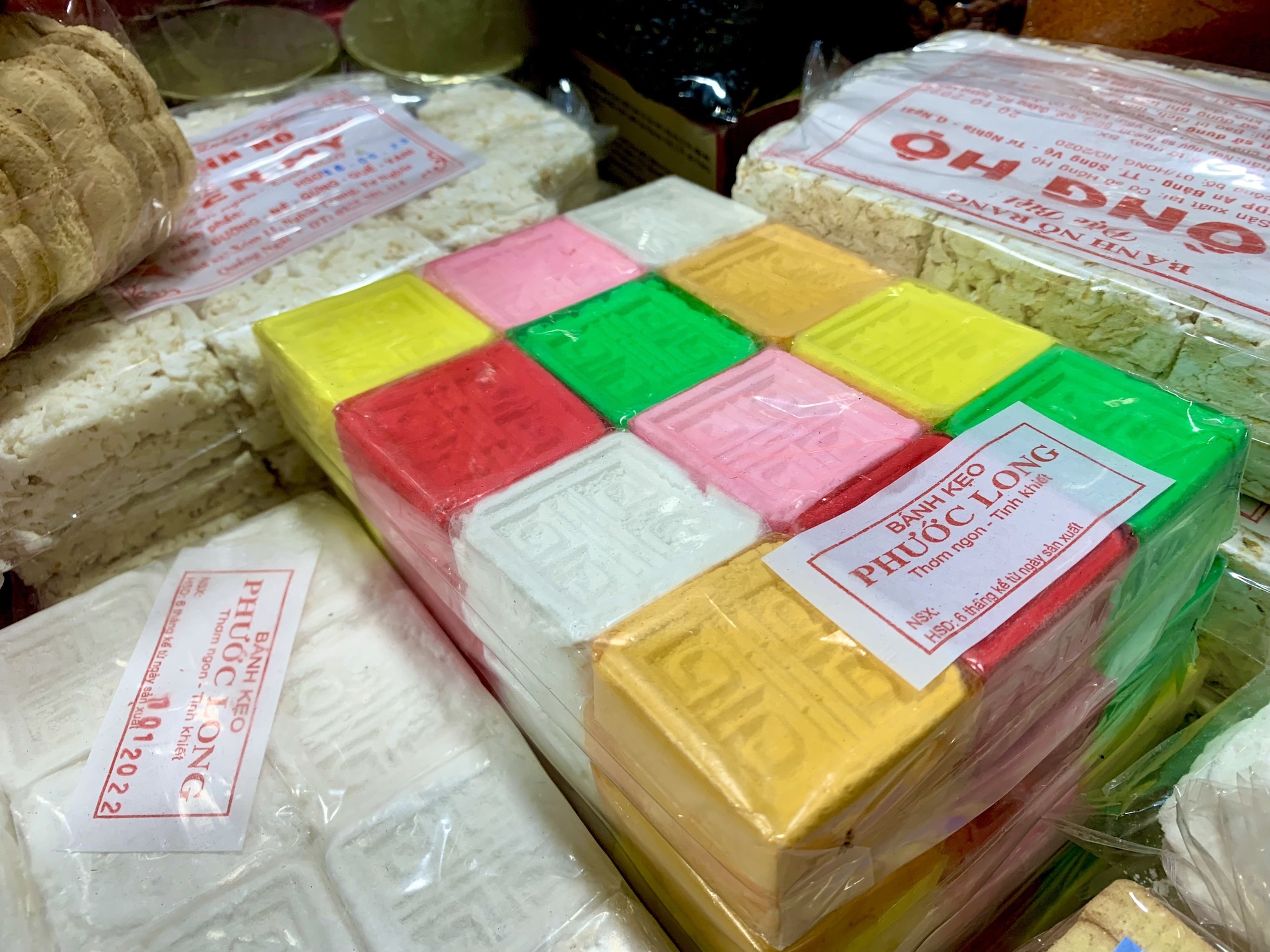 Ghé chợ Bà Hoa mua bánh in: 'Không có thì tết cứ thấy thiếu thiếu' - ảnh 1