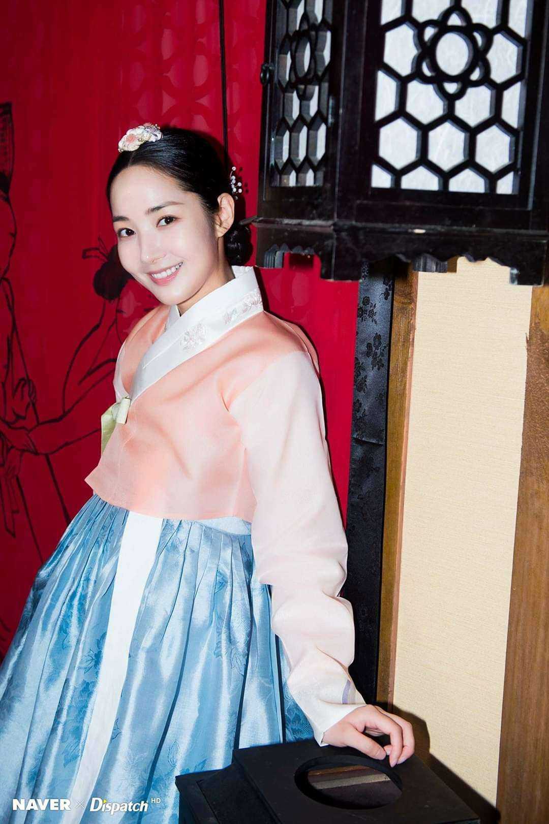 Phim "Hoàng hậu 7 ngày" hot trở lại: Cảnh Park Min Young cởi áo trước mặt người yêu gây xôn xao
