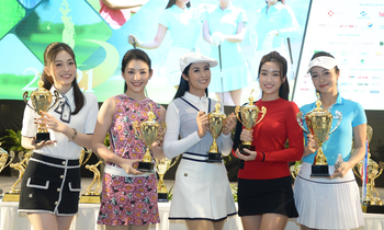 Hoa hậu Jennifer Phạm (bìa phải) tại buổi họp báo Tiền Phong Golf Championship 2021 diễn ra sáng 3/11. Ảnh: Hồng Vĩnh