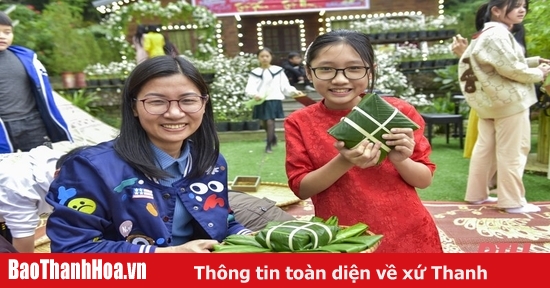 Giáo dục truyền thống cho học sinh qua việc gói bánh chưng ngày Tết