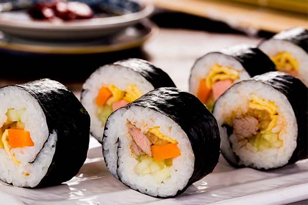 gimbap món ăn nổi tiếng của hàn