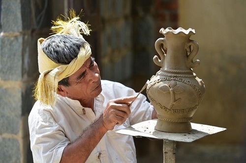 Nghệ thuật làm gốm của người Chăm được UNESCO ghi danh là di sản văn hóa phi vật thể cần bảo vệ khẩn cấp