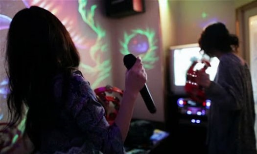 Karaoke tra tấn - 'Tết mà, thông cảm đi'