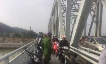 Cầu Bến Thủy nơi nam thanh niên bỏ lại xe máy nhảy cầu tự tử