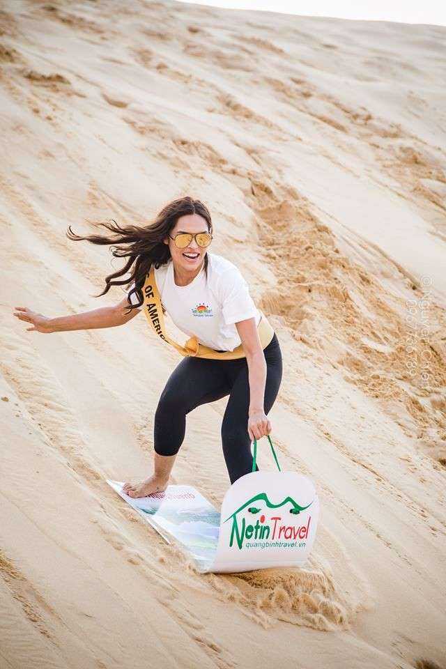 Hoa hậu Mỹ trượt cát do Netin Travel tổ chức