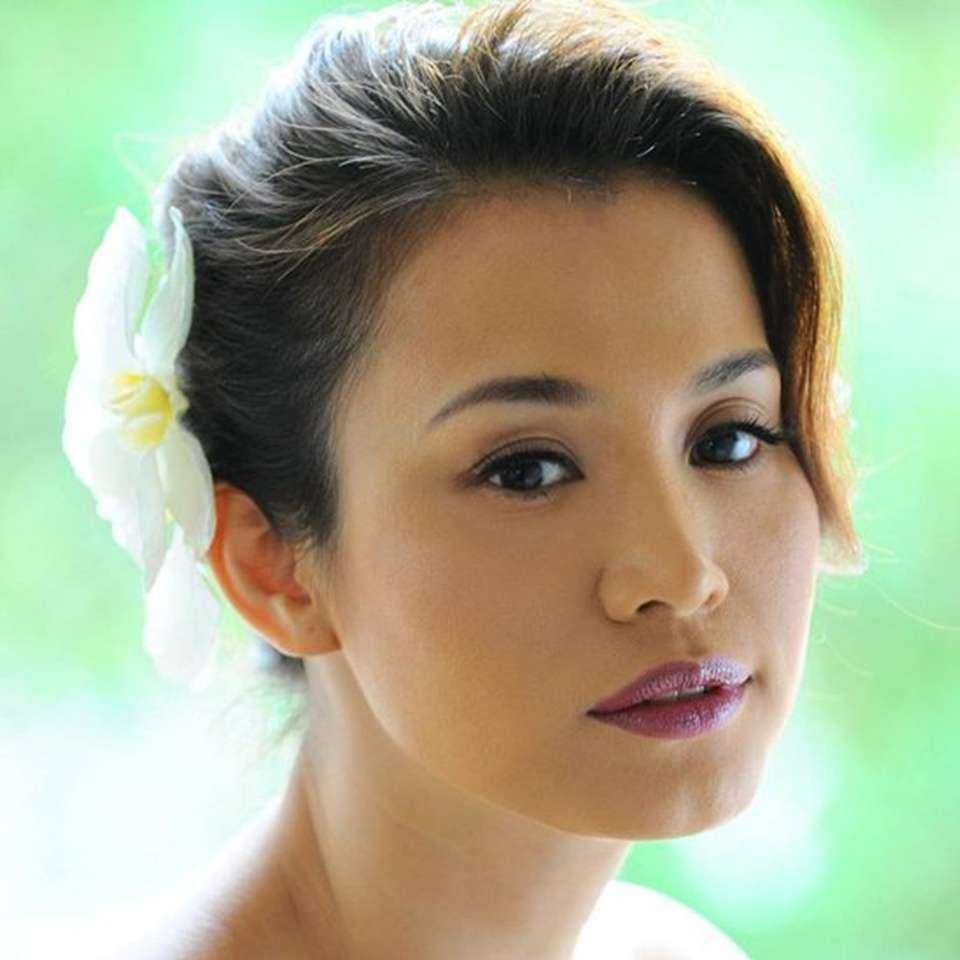 Hoa hậu Ngọc Khánh từ bỏ showbiz làm nông dân bên Mỹ với chồng Tây
