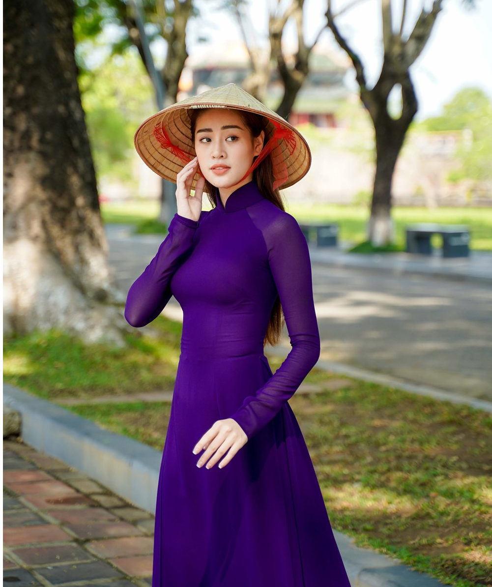 Hoa hậu Khánh Vân đẹp dịu dàng trong tà áo tím mộng mơ. Nguồn: TTXVN.