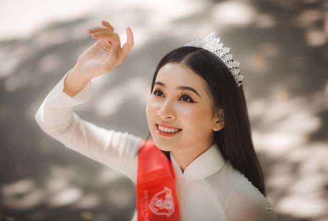 Vẻ đẹp mong manh tựa sương mai của những 'nàng thơ xứ Huế' từng thi Hoa hậu Việt Nam ảnh 3