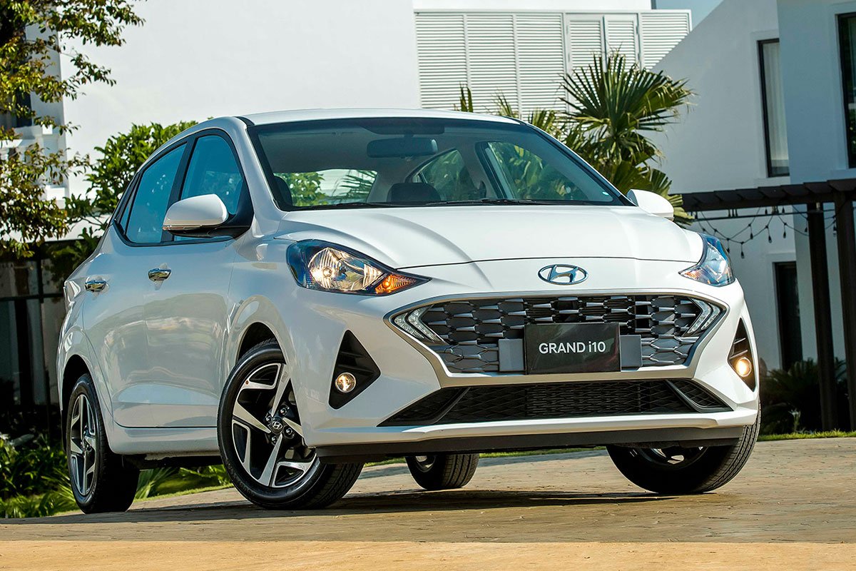 đầu xe Hyundai Grand i10 Sedan 2021.