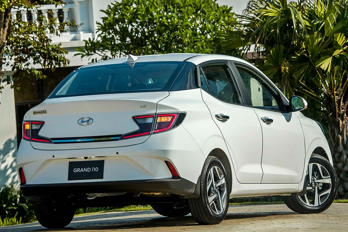 đuôi xe Hyundai Grand i10 Sedan 2021.