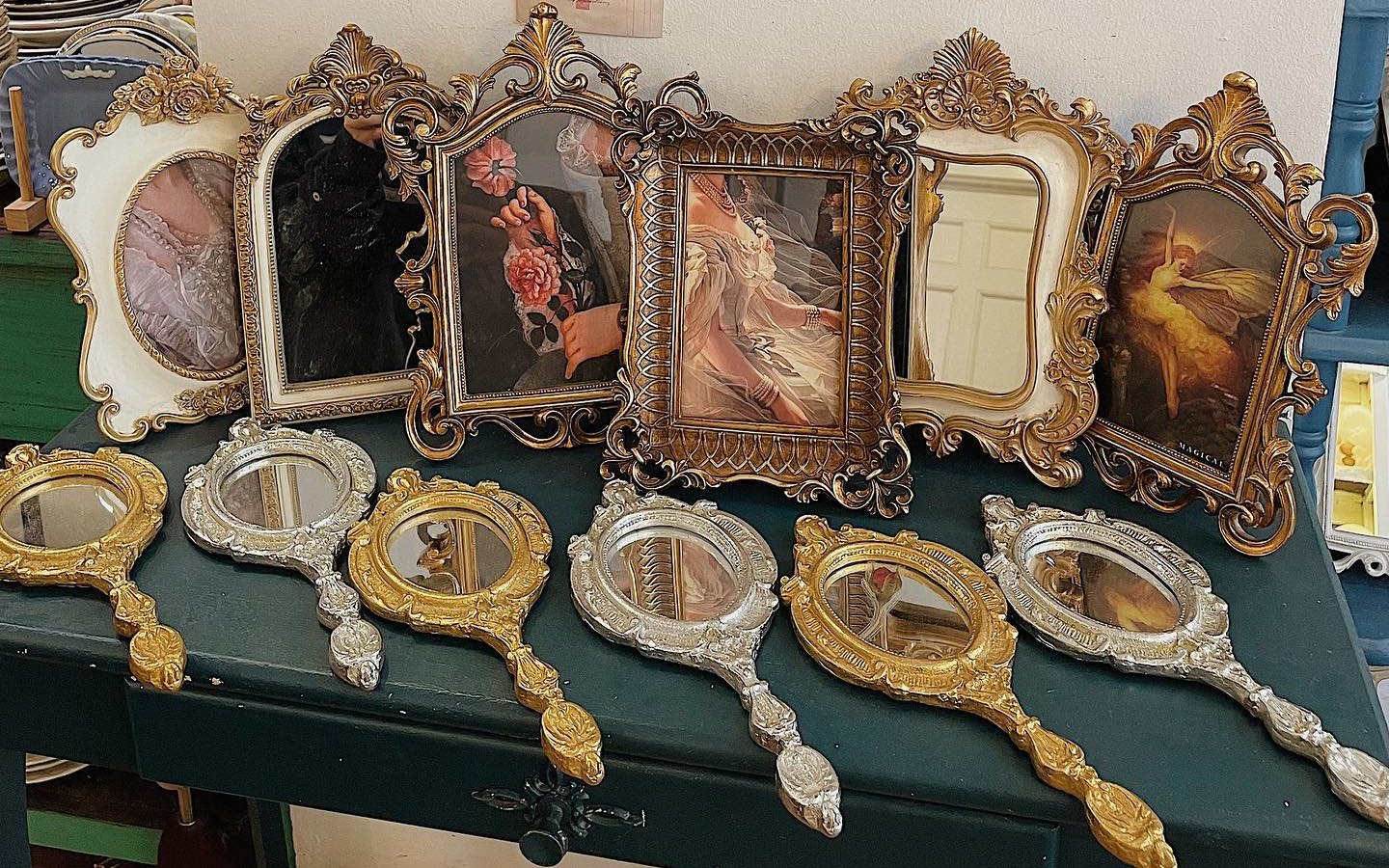 Shop bán đồ Decor theo phong cách Châu Âu cổ điển Magical Home Art
