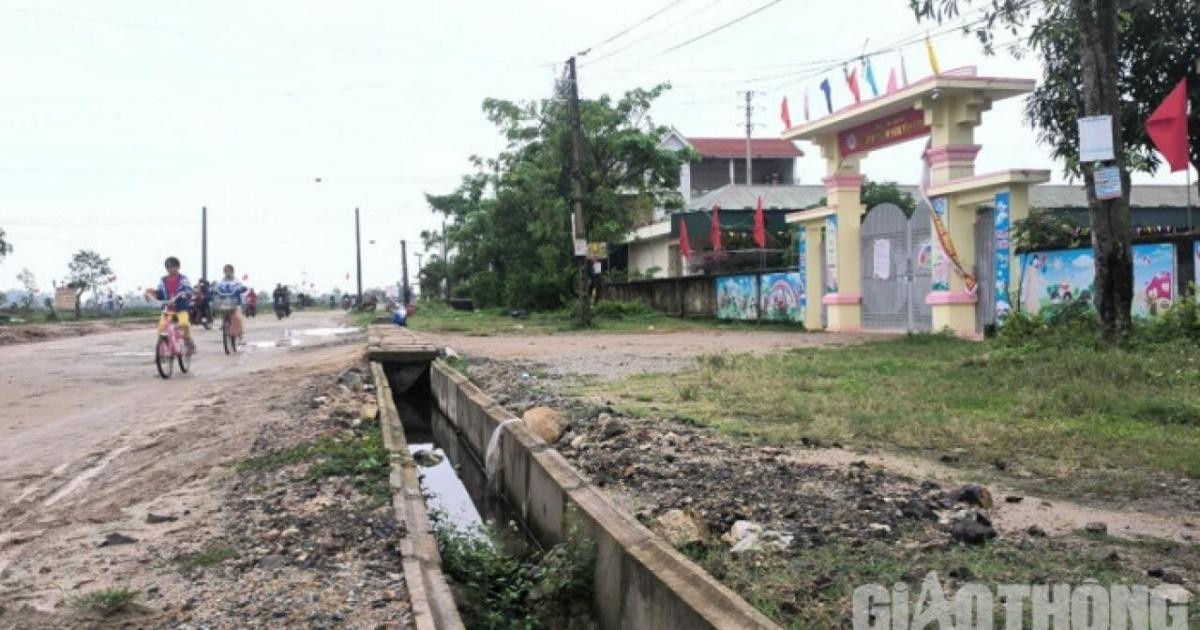 Dân khổ vì dự án đường liên huyện 74 tỷ nhếch nhác, mất ATGT
