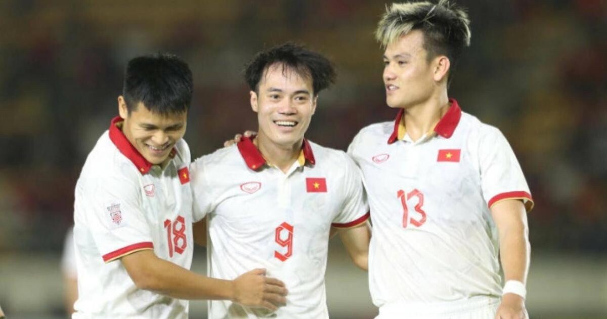 Đội tuyển Việt Nam tiếp tục cho Thái Lan “hít khói” trên bảng xếp hạng FIFA