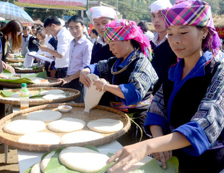 Dân tộc Mông đón Tết sớm