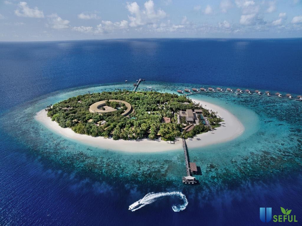 Maldives ở phía Nam quần đảo Lakshadweep của Ấn Độ Dương 