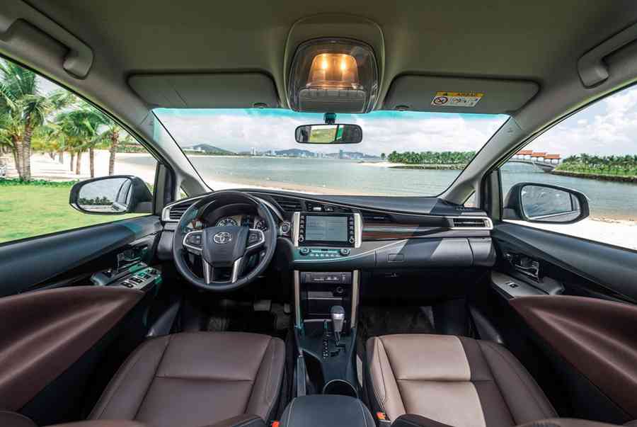 Nội thất bên trong của xe Toyota Innova 2020.