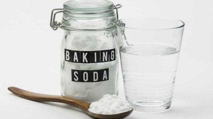 Khử mùi ẩm mốc trong phòng kín bằng baking soda