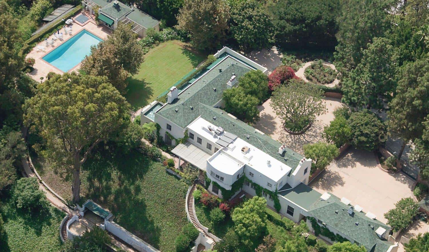 Góc nhìn từ trên cao xuống tại căn biệt thự của Taylor Swift.