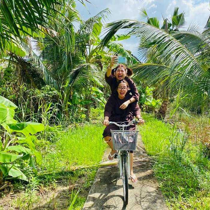 đạp xe tại khu du lịch Hương Tràm Cà Mau