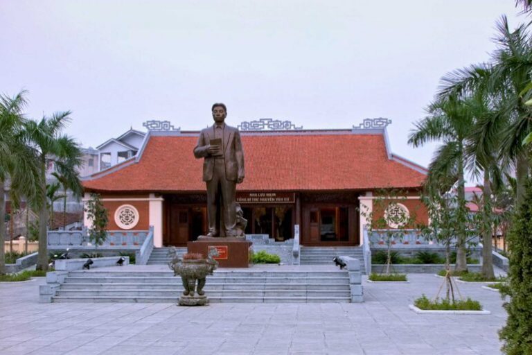 Khu tưởng niệm cố tổng bí thư Nguyễn Văn Linh - Hưng Yên