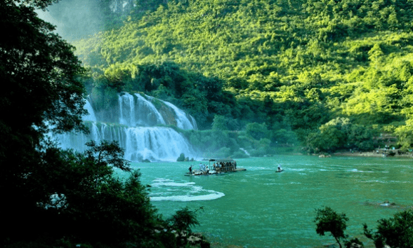 Khung cảnh rừng nguyên sinh Ông Đụng