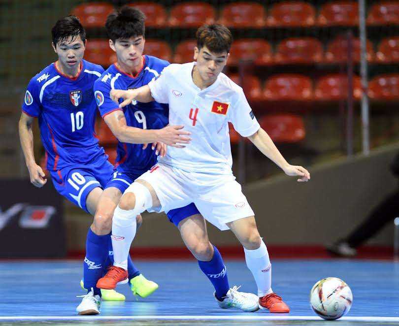 Kỹ thuật bóng đá Futsal 5 người DỨ