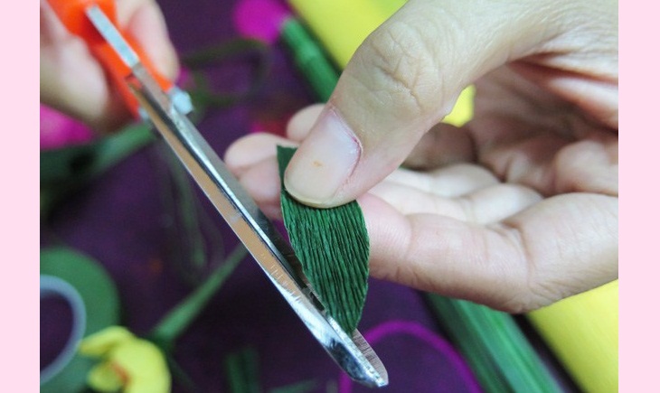 Làm lá – Làm đồ trang trí Tết bằng giấy nhún