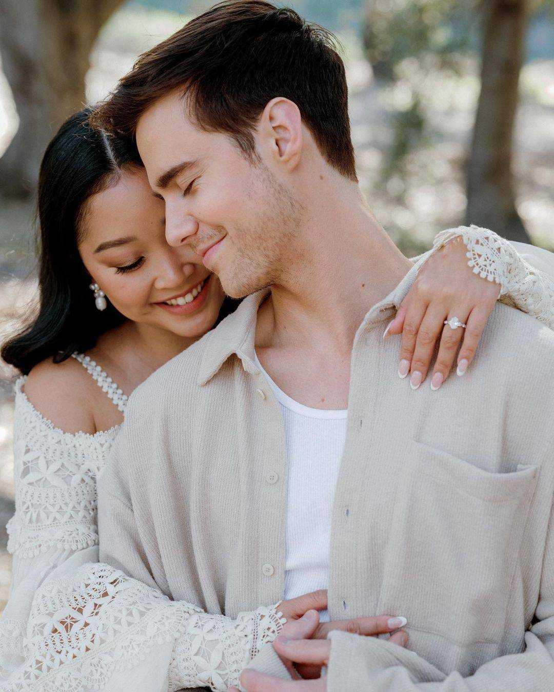 Lana Condor và Anthony De La Torre ngập tràn hạnh phúc sau khi đính hôn. Ảnh: Instagram Lana