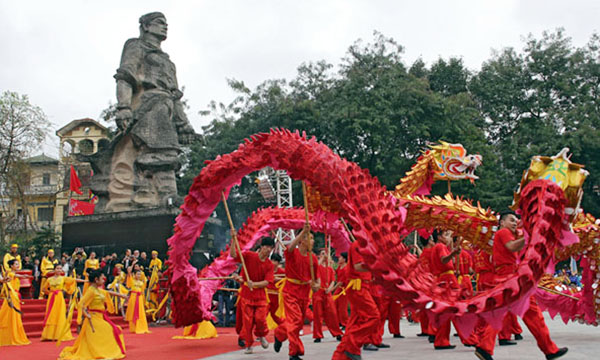 Giữ gìn nét đẹp văn hóa trong không gian lễ hội Hà Nội - smot