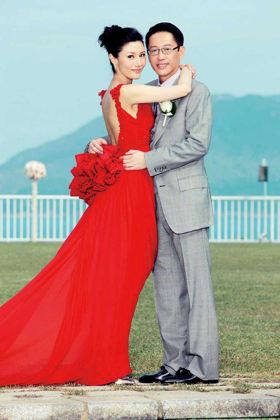 Lý Gia Hân, Hứa Tấn Hanh chụp ảnh cưới trong biệt thự trị giá hơn 700 triệu HKD (khoảng 90 triệu USD) của gia đình. Mingpao
