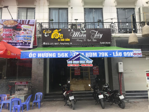 Mẫu mái hiên quán ăn được thiết kế theo yêu cầu