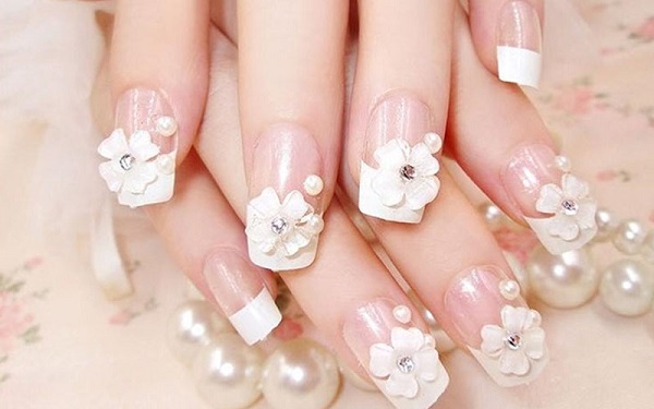 Mẫu nail Tết 2023 đính đá họa tiết đơn giản