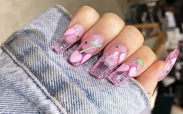 Mẫu nail trong suốt họa tiết dễ thương