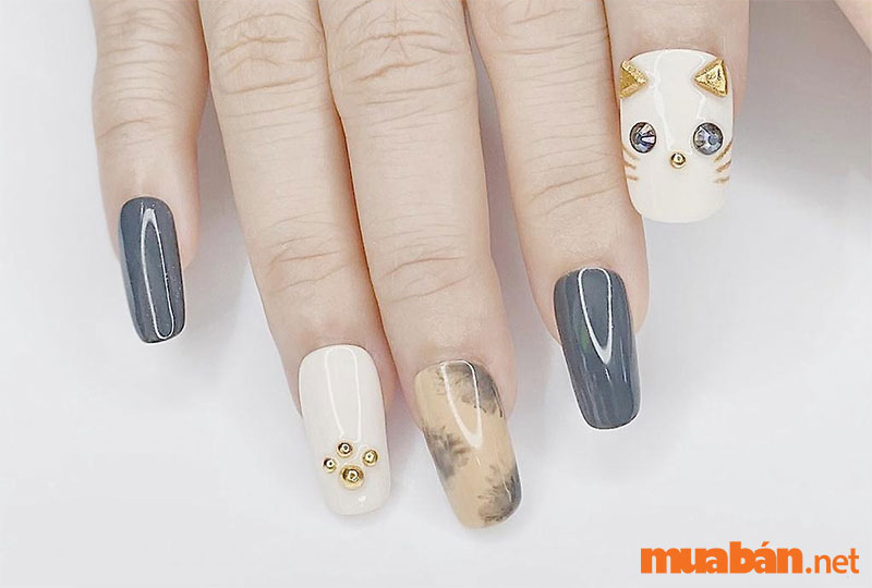 Mẫu nail đính đá hình mèo ngộ nghĩnh