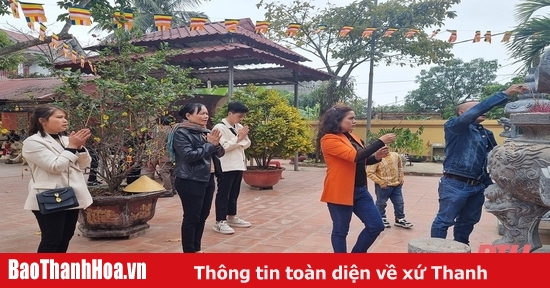 Nét đẹp lễ chùa ngày đầu năm mới