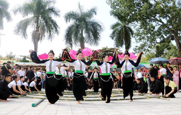 Ngày hội ''Sắc màu văn hóa các dân tộc vùng Tây Bắc''