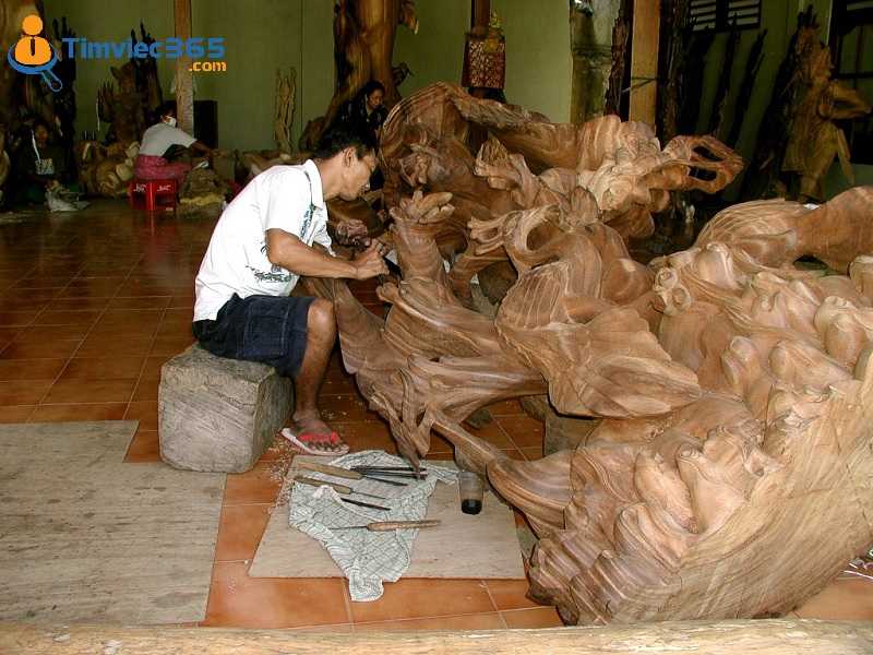 Tình yêu nghề đối với người làm điêu khắc gỗ