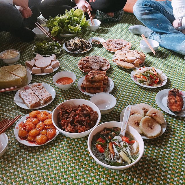 D&ugrave; chẳng hề giống nhau nhưng dường như năm nay, m&acirc;m cơm tất ni&ecirc;n nh&agrave; ai cũng như "tuyệt phẩm" ấy nhỉ?!!