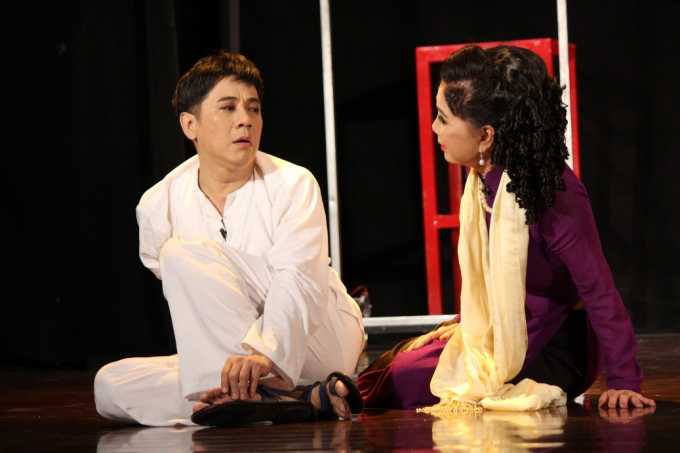 Thành Lộc và Kim Xuân trên sân khấu kịch IDECAF.