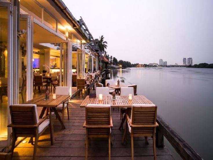 nhà hàng ven sông