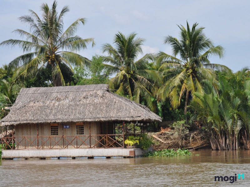 Nhà lá trên sông