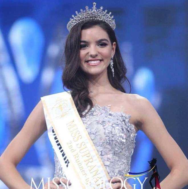 Nhan sắc vạn người mê của tân Hoa hậu Hoàn vũ Romania - Hình 13