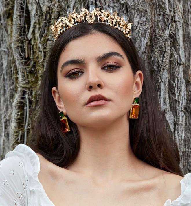 Nhan sắc vạn người mê của tân Hoa hậu Hoàn vũ Romania - Hình 11