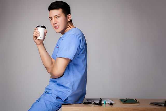 Những bác sĩ Việt đẹp trai như nam thần đốn gục mọi trái tim 