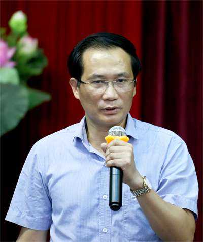 Ông Phạm Ngọc Anh, Trưởng phòng Giáo dục và Đào tạo quận Cầu Giấy, tại cuộc họp báo ngày 7/8. Ảnh: Tât Định.